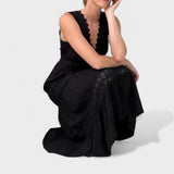 Elena - Elegantna Čipkasta Haljina sa V-Izrezom